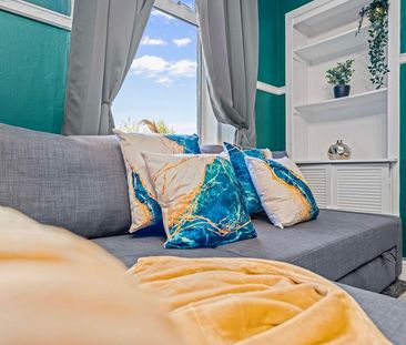 Alexander Street - Photo 2