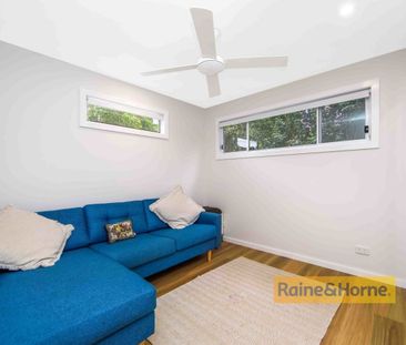 MODERN LIVING - Photo 1