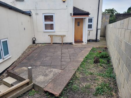 2 bedroom maisonette to rent Canterbury Street, Gillingham, ME7 - Photo 2
