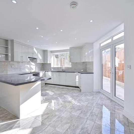 Marvels Lane, Grove, SE12 - Photo 1