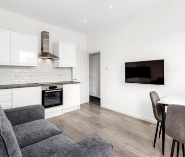 2 bedroom flat to rent - Photo 2