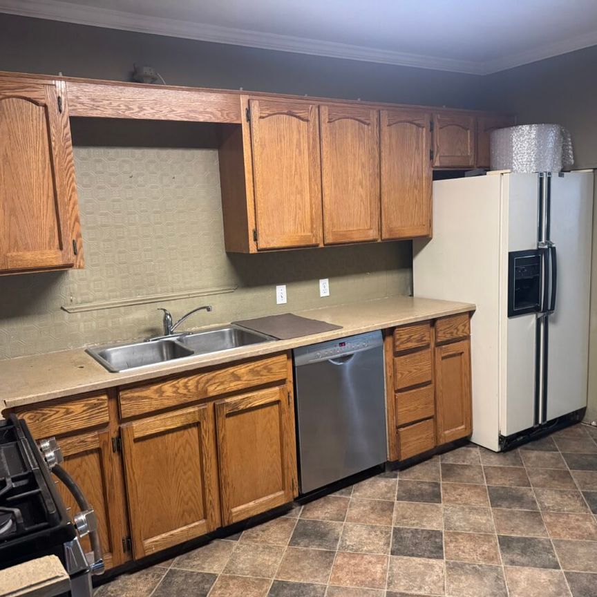 Large Upper Home - Photo 1