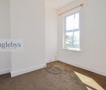 3 bedroom end of terrace house to rent - Photo 2