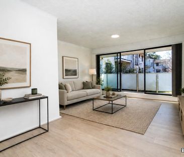 Freshly Updated Two Bedroom Unit in Convenient Kingswood Location - Photo 2
