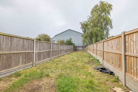 3 bedroom terraced house to rent - Photo 4