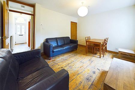 4 bedroom House To Let Total Size: 1238 SQ FT - Photo 2