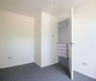 3 bedroom end of terrace house to rent - Photo 4