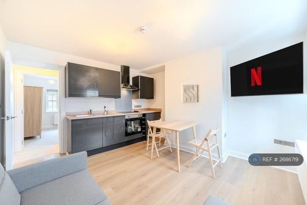 1 bedroom in a house share to rent - Photo 1