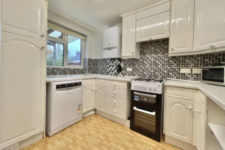 Little Reeves Avenue, AMERSHAM - Photo 5