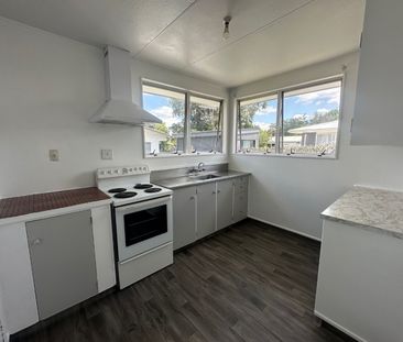 WALTON WAY, FLAXMERE, HASTINGS - Photo 2