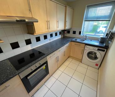 2 bedroom ground floor flat to rent - Photo 3