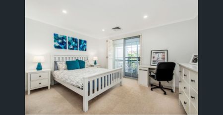 Stunning Three Bedroom Townhouse with Lock up Garage - Photo 3