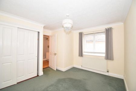 2 bedroom detached bungalow to rent - Photo 2