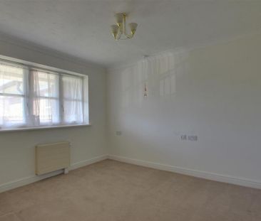 2 bedroom retirement property to rent - Photo 4