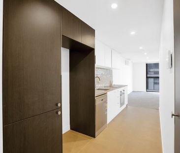 Modern One-Bedroom Apartment with Secure Car Space in WOVA! - Photo 6