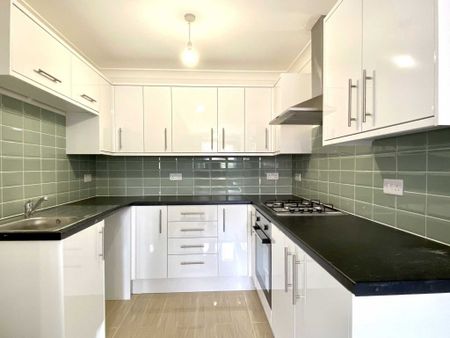 1 bed Flat for rent - Photo 3