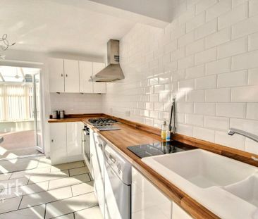 3 bedroom end of terrace house to rent - Photo 4