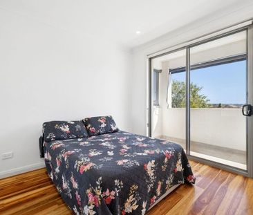 12A Parkview Avenue, Picnic Point NSW 2213 - House For Rent | Domain - Photo 6