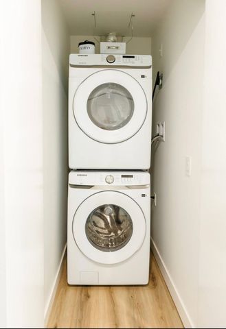 Luxury Penthouse – BERTRAM BUILDING - Photo 2