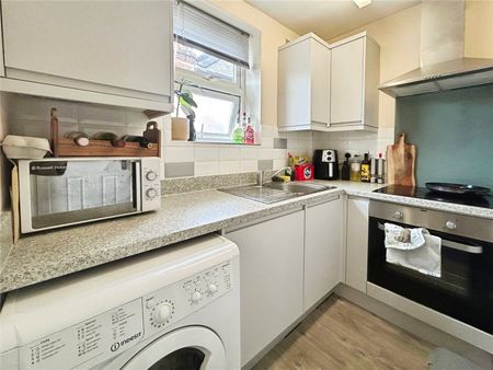 High Street, Egham, Surrey, TW20 9ED - Photo 5