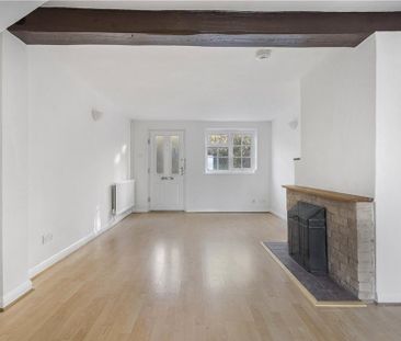 2 bedroom semi-detached house to rent - Photo 2