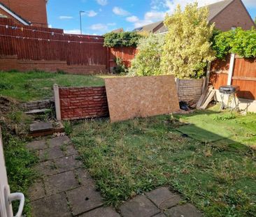 3 bedroom end of terrace house to rent - Photo 4