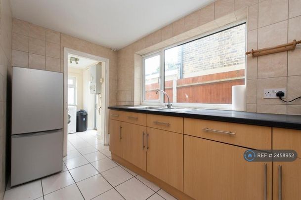 4 bedroom terraced house to rent - Photo 1