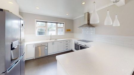 Feilding - 4 bedrooms - Photo 5