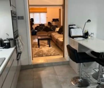 Room in a Shared House, Gorse Rise, SW17 - Photo 1