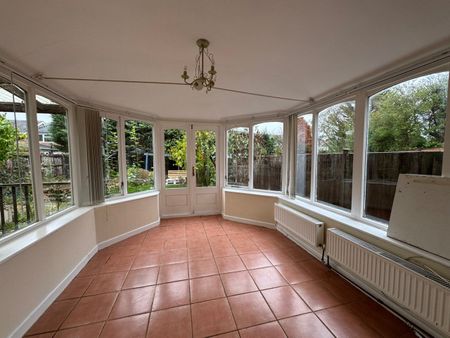 3 Bed Semi-Detached House, Lynmouth Drive, LE18 - Photo 3