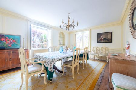 A substantial Grade II listed country residence with 7 to 9 bedrooms, exceptional gardens, and far-reaching countryside views in a desirable village setting. - Photo 5