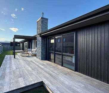 Seasonal Rental: Sunny and stylish - Photo 1