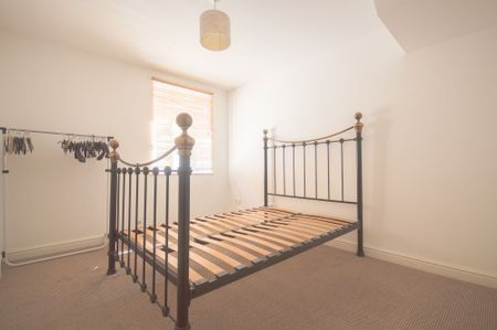 2 bed terraced house to rent in Albion Road, Pontypool, NP4 - Photo 5