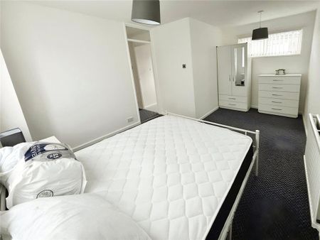 1 bedroom in a house share to rent - Photo 4