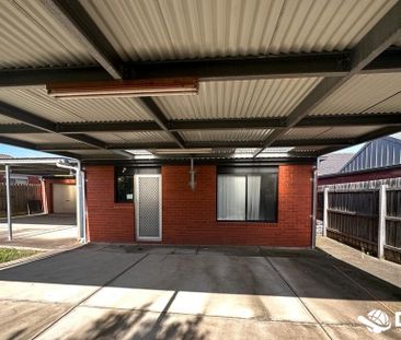 Attractive family home in the heart of Cairnlea. - Photo 4