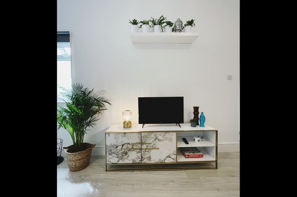 6 Bed Semi-Detached House, Clifton Rd, L6 - Photo 1