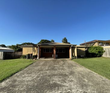 Two bedroom duplex in ideal location - Photo 2