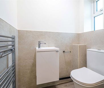 4 bed Semi Detached House for rent - Photo 2