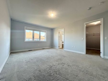 For Lease - 205 Laker Court, Newmarket, Ontario - Photo 2