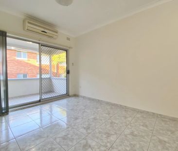 Spacious Two Bedroom Apartment - Photo 6