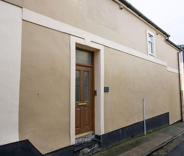 2 bedroom end of terrace house to rent - Photo 3