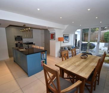 4 bedroom detached house to rent - Photo 2