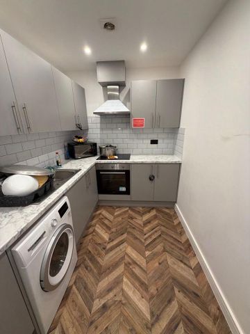 1 bedroom in a house share to rent - Photo 5