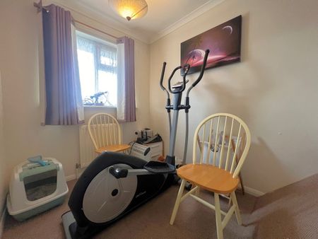 3 bedroom semi-detached house to rent - Photo 2