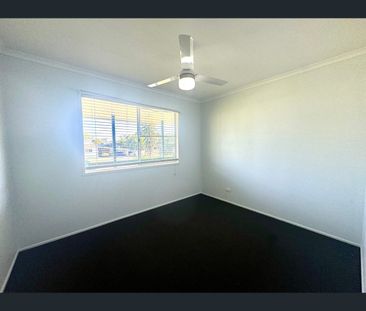 9 YEATES Street, Moranbah, Qld 4744 - Photo 6