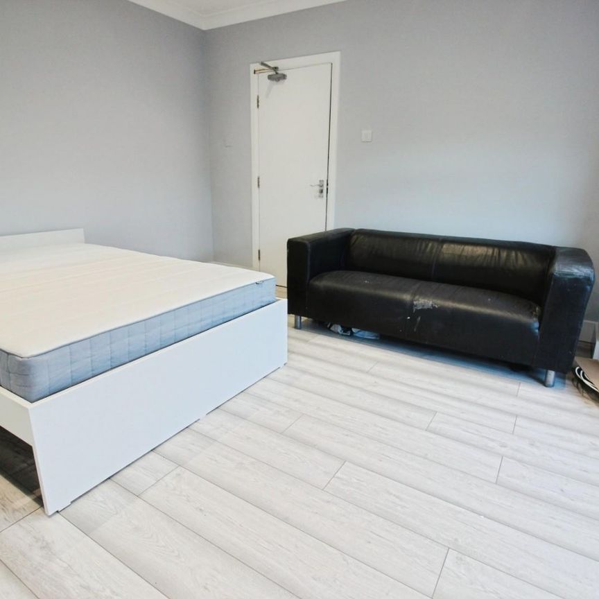 1 bedroom Flat To Let - Photo 1