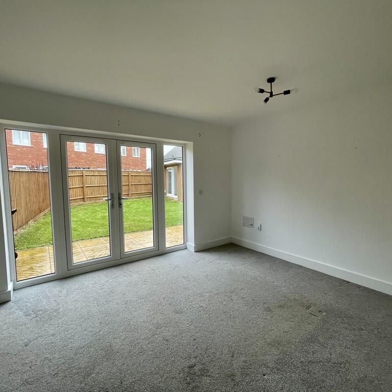 3 bedroom semi-detached house to rent - Photo 1