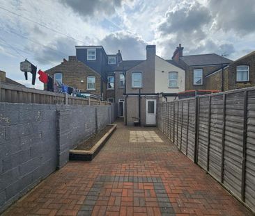 3 bedroom house to rent - Photo 3