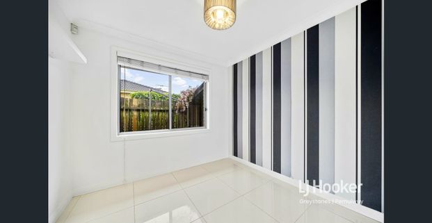 MODERN 3 BEDROOM HOME - Photo 1