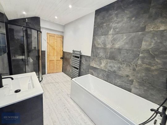 2 bedroom House To Let Total Size: 1012 SQ FT - Photo 1